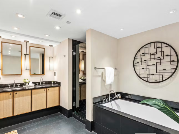 Luxury South Beach Rentals - Oceanfront Balcony, 3 Pools & Spa Access